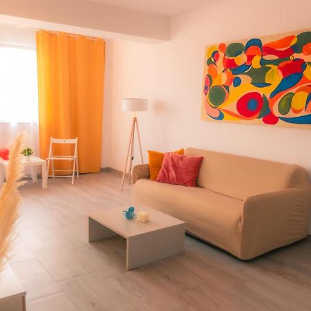 Sunset Apartment - Central Apt With Rooftop Garden Bukares Bagian luar foto