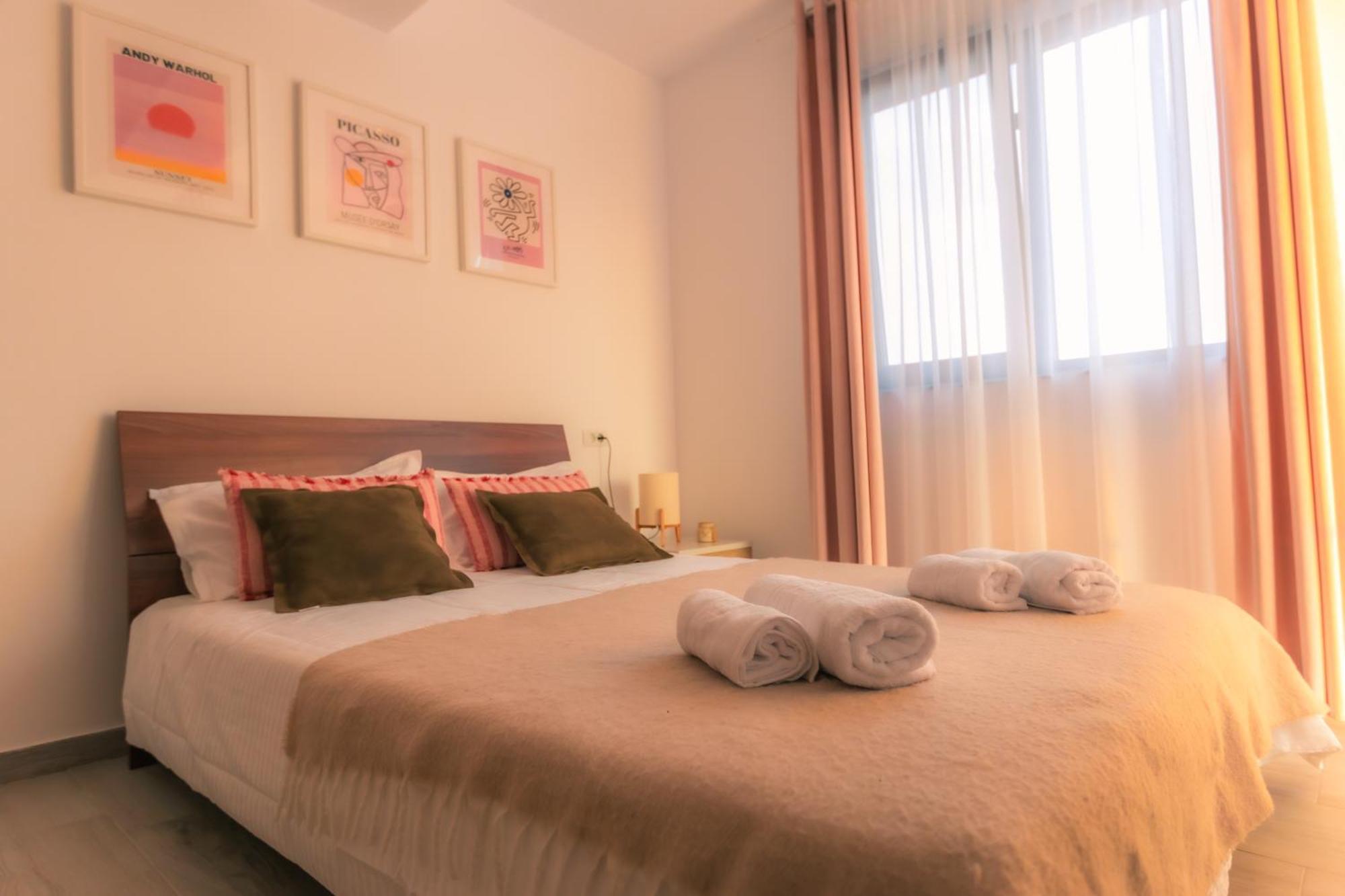 Sunset Apartment - Central Apt With Rooftop Garden Bukares Bagian luar foto