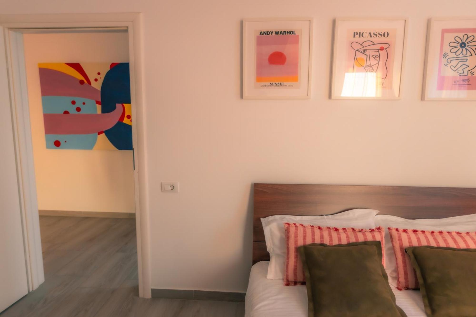 Sunset Apartment - Central Apt With Rooftop Garden Bukares Bagian luar foto