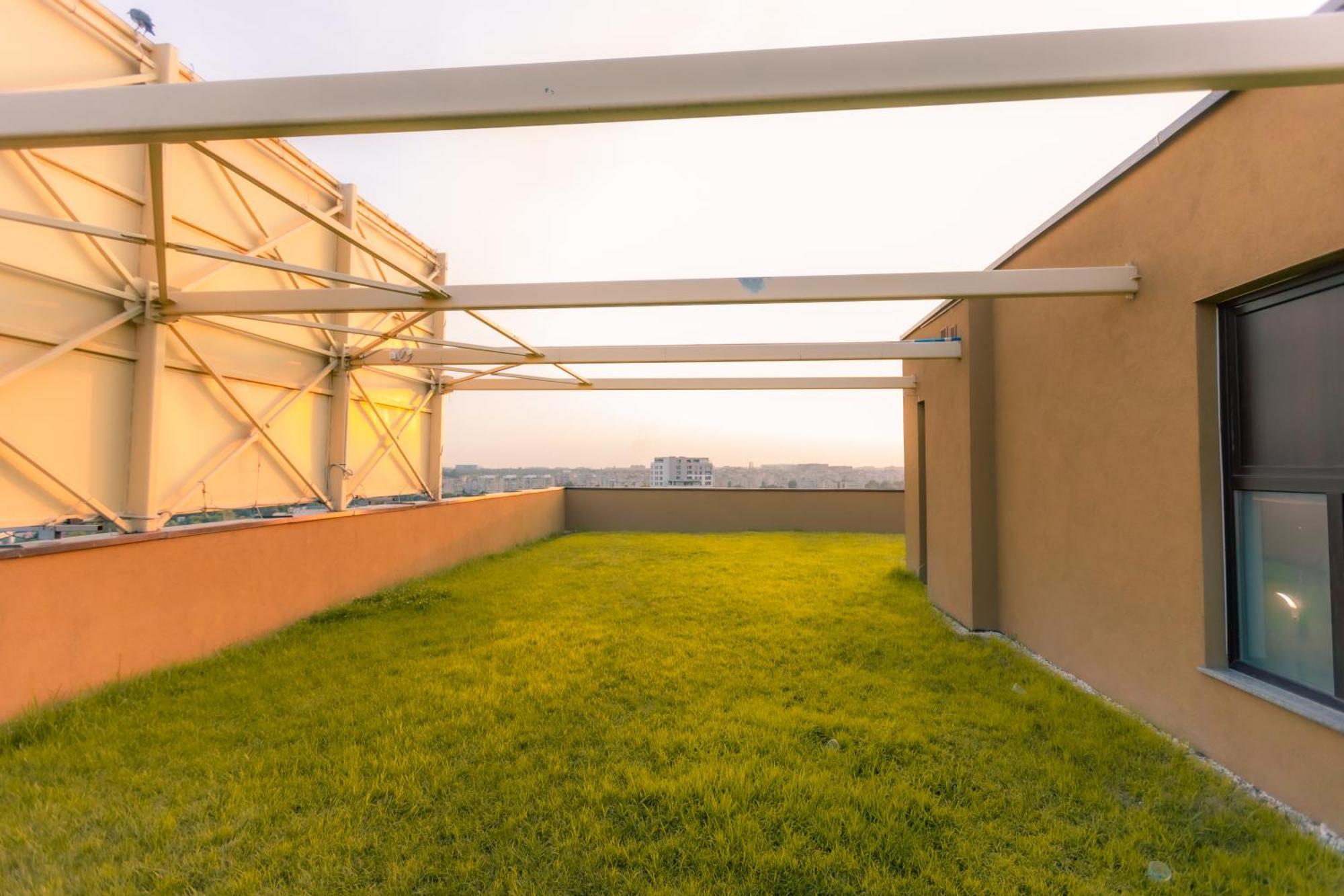 Sunset Apartment - Central Apt With Rooftop Garden Bukares Bagian luar foto