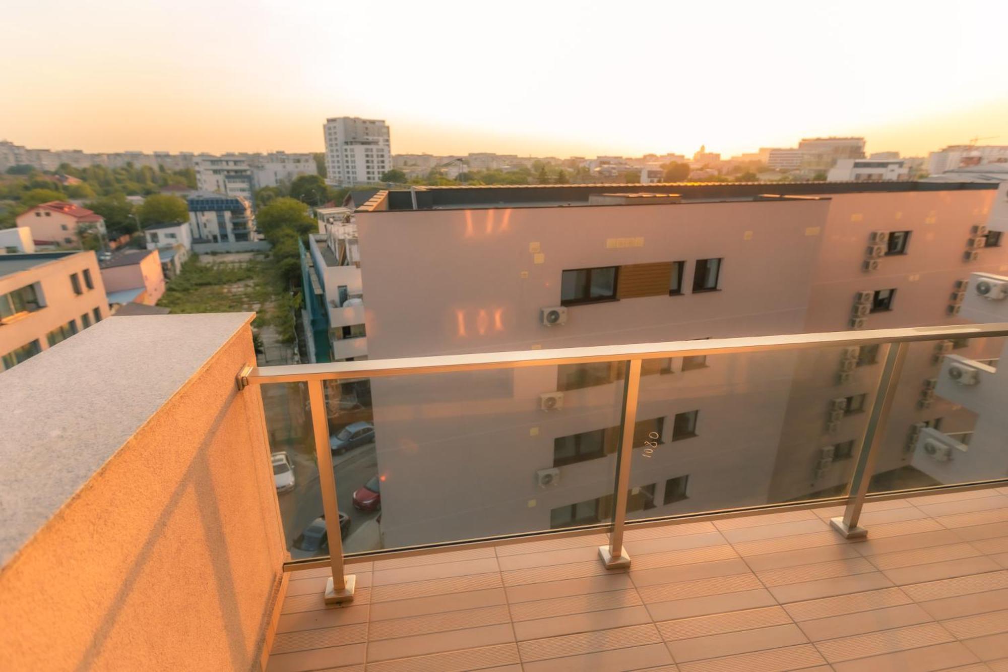 Sunset Apartment - Central Apt With Rooftop Garden Bukares Bagian luar foto